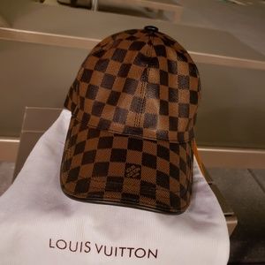 - One size 100% taurllon leather, Louis Vuit…